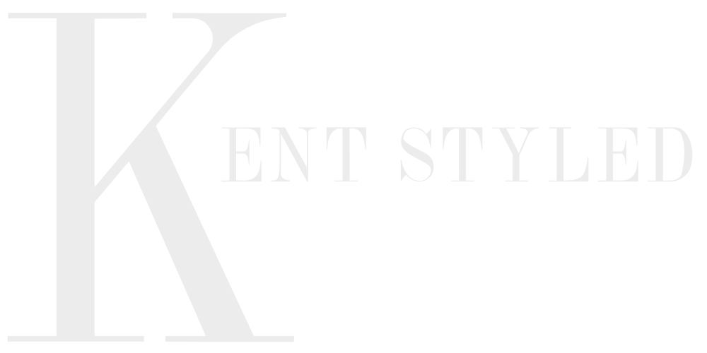 Optimiere deinen Kleiderschrank mit einer professionellen Stilberatung am Bodensee! Ich helfe dir, Farben zu entdecken, die deine Persönlichkeit unterstreichen und Schnitte zu finden, die deine Figur perfekt betonen. Entdecke deine Capsule Wardrobe für stressfreies Styling. Personal Shopping & Farbberatung in Konstanz.